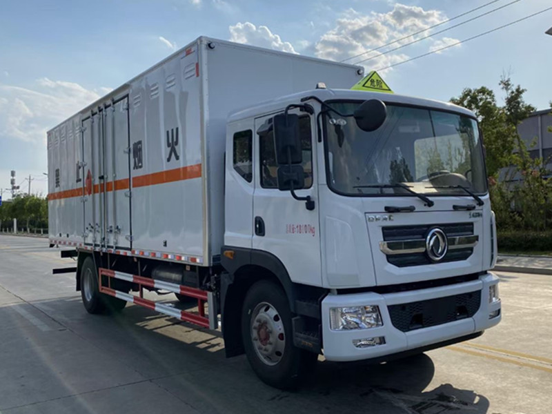 國(guó)六東風(fēng)D9(黃牌）車(chē)廂6.2米/6.8